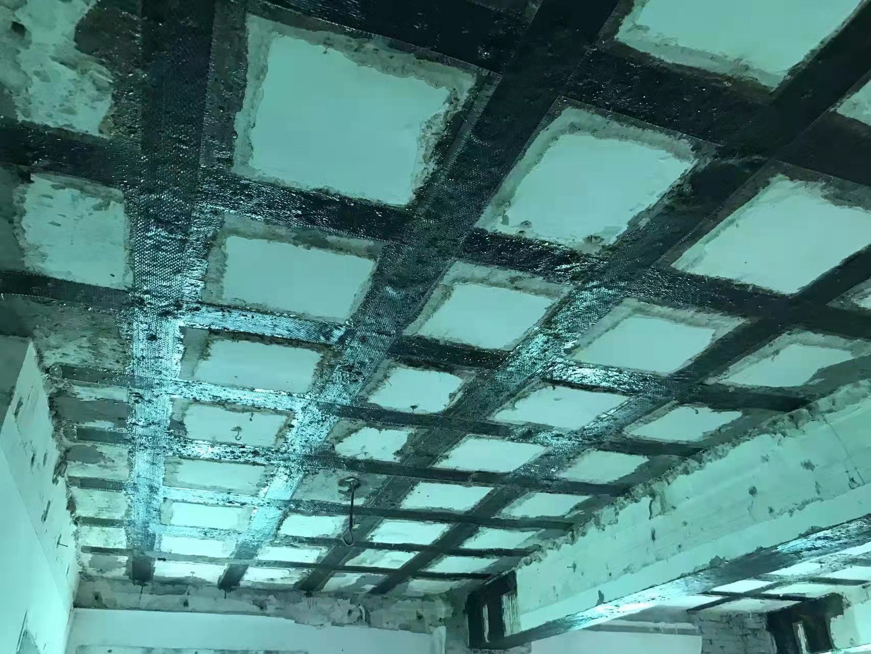 白鹭湖管理区粘碳纤维布施工工艺